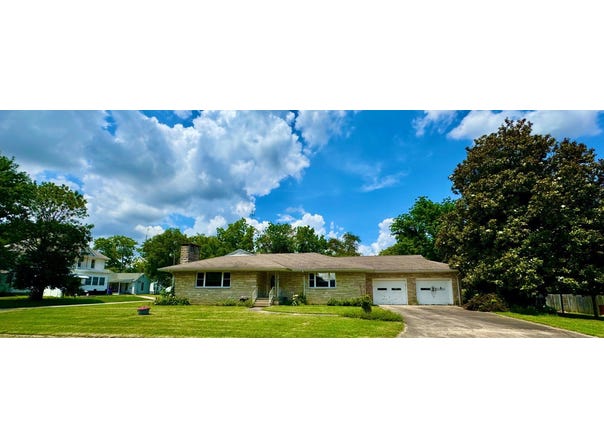 700 2nd St, Carmi, IL 62821