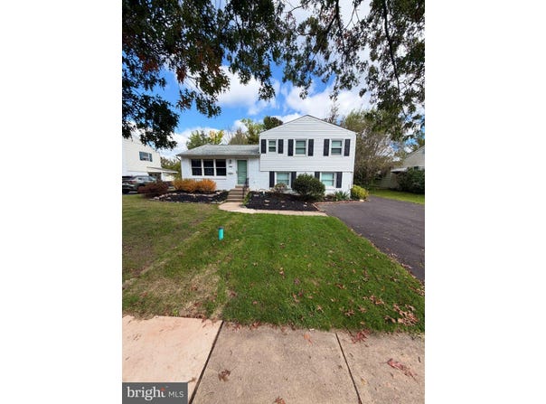1127 EMERALD Avenue, LANSDALE, PA 19446