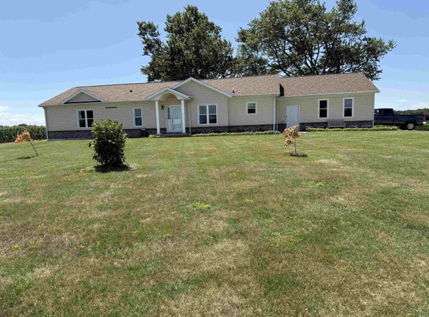 5765 W 700 N Road, Larwill, IN 46764