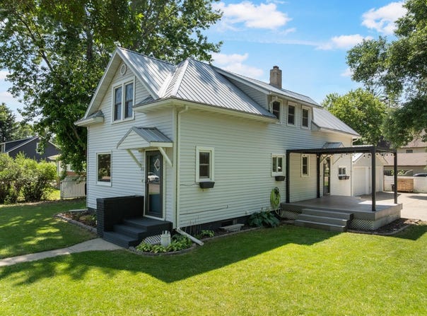 211 W 3RD ST, Velva, ND 58790