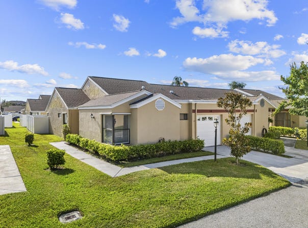 4560 Grand Cypress Road, West Palm Beach, FL 33417