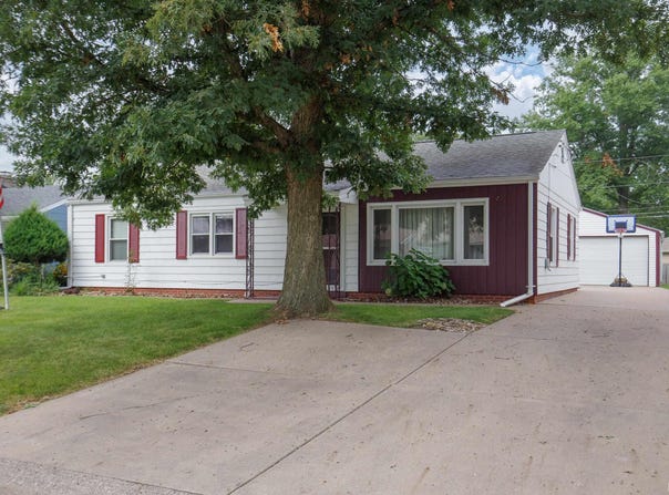 2633 6TH Street, East Moline, IL 61244