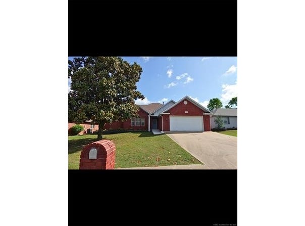 208 Greentree Drive, Tahlequah, OK 74464