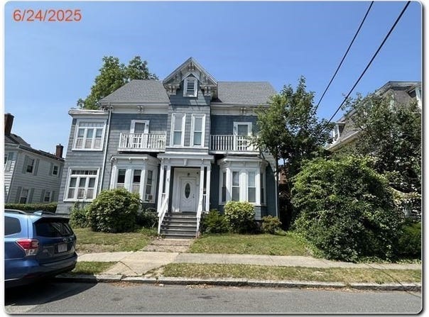 13 Portland St, Lynn, MA 01902