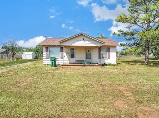 705 E Cleveland Street, Mangum, OK 73554