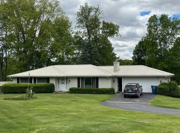 395 Hyannis Hills Drive, Tekonsha, MI 49092