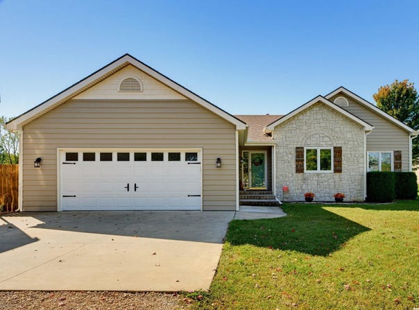 1185 E 1067 Road, Lawrence, KS 66047