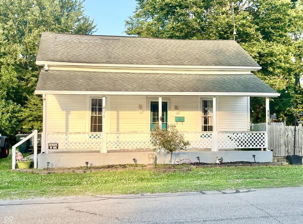 411 Elm Street, Hope, IN 47246