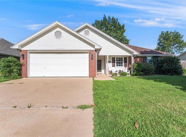 1105  N Oriole  AVE, Rogers, AR 72756