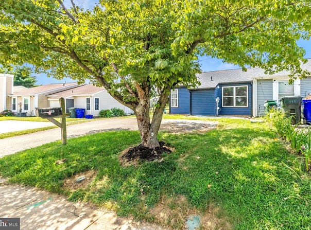 823 CHADWICK CIRCLE, FREDERICK, MD 21701