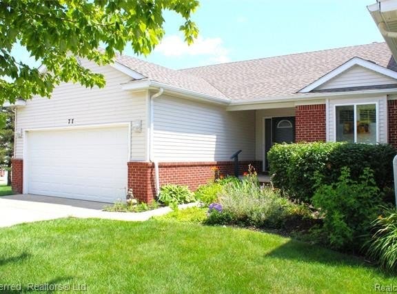 77 Sedum, Howell, MI 48843