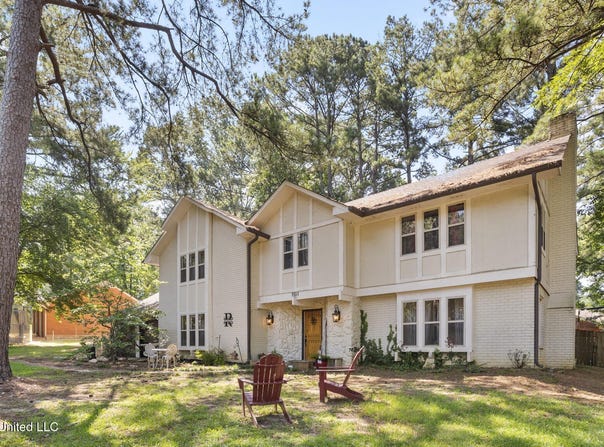 1503 Northlake Circle, Jackson, MS 39211