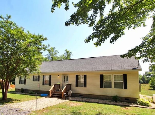 444 Rosewood Ln., New Canton, VA 23123