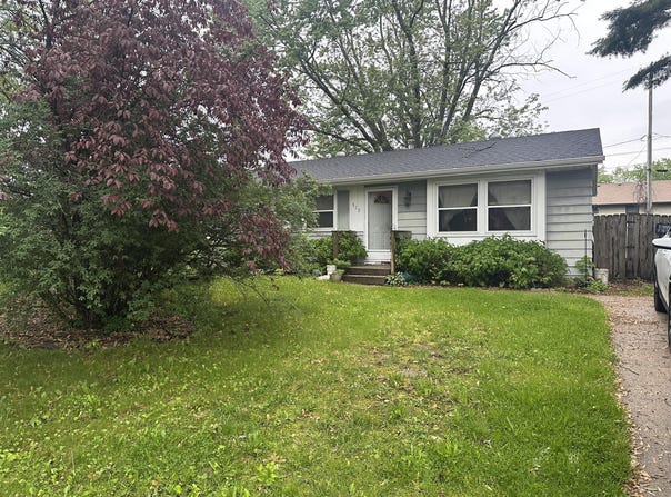 519 Faircrest Avenue NW, Walker, MI 49534