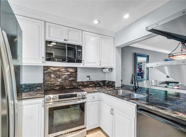 5927 E Creekside Avenue, Orange, CA 92869