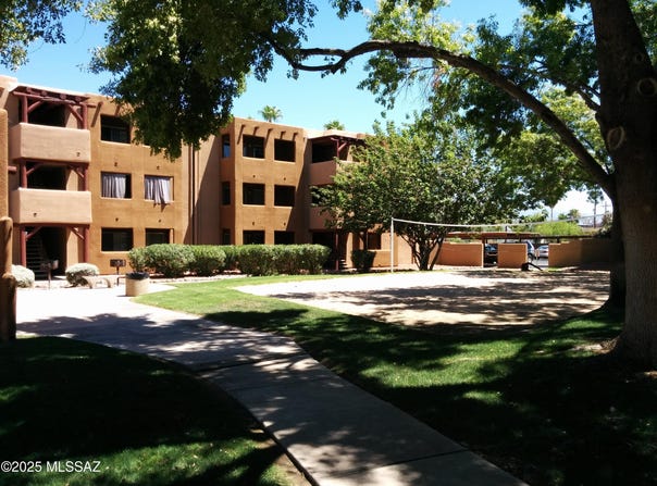 1810 E Blacklidge Drive, Tucson, AZ 85719