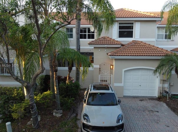 1085 River Birch St, Hollywood, FL 33019