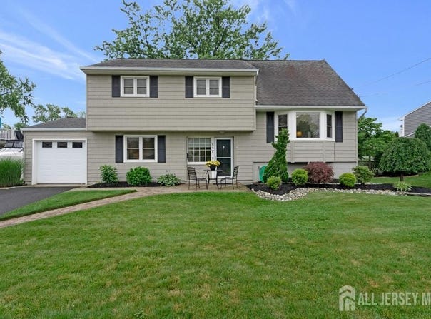 117 Osceola Avenue, Middlesex, NJ 08846