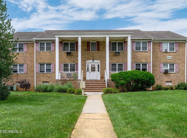 84 Manchester Court, Freehold, NJ 07728