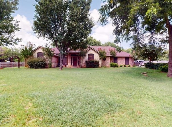 904 Cardinal Road, Mansfield, TX 76063