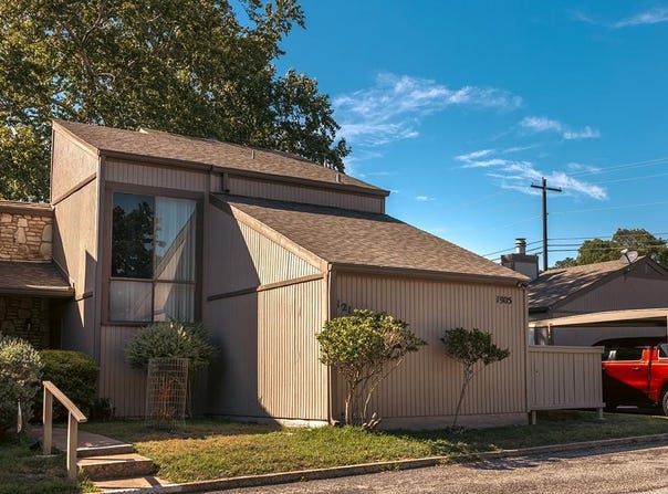 1905-121 West Lane, Kerrville, TX 78028
