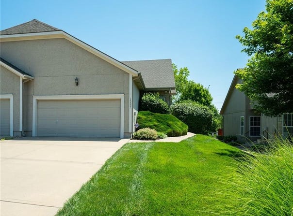 15577 Floyd Street, Overland Park, KS 66223
