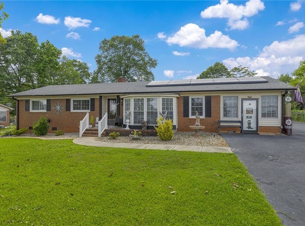 208 Kenneth Drive, Boiling Springs, SC 29316