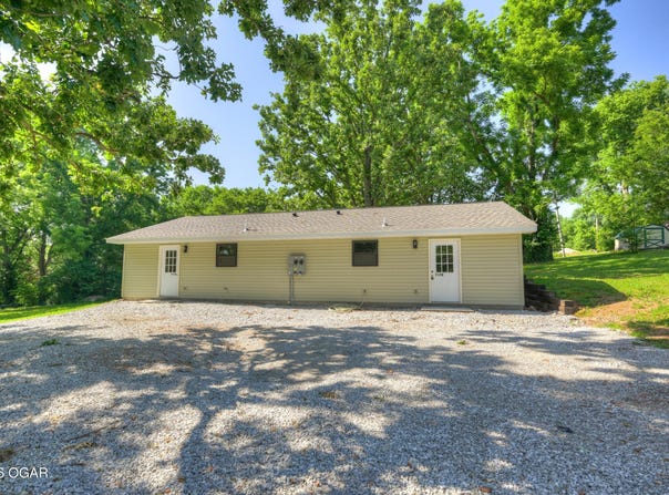 717 Benham Avenue, Neosho, MO 64850