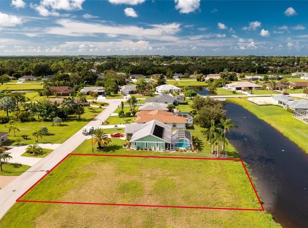 19 BUNKER Terrace, ROTONDA WEST, FL 33947