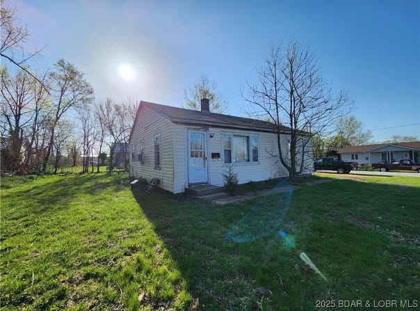 404 Monroe Street S, Versailles, MO 65084