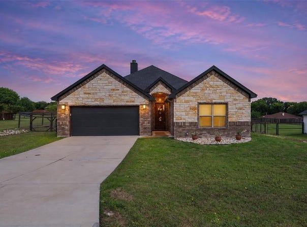 1306 E Apache Trail, Granbury, TX 76048