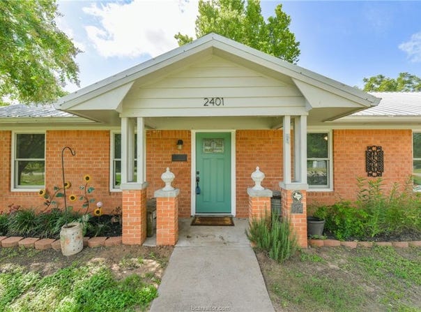 2401 Country Meadows Ln., Brenham, TX 77833