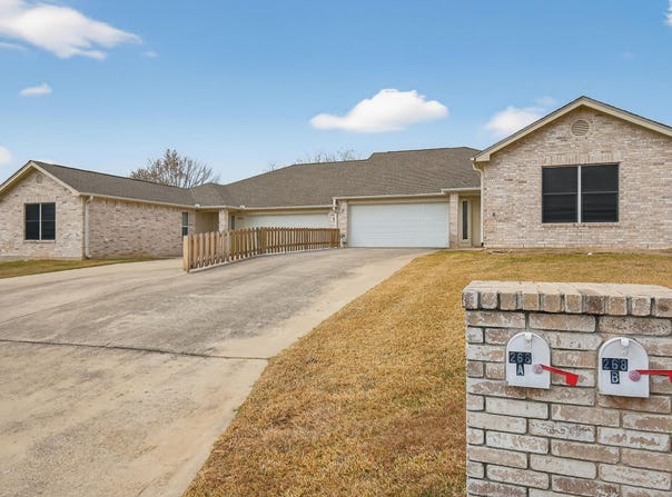 268 Braeburn Cir, Meadowlakes, TX 78654