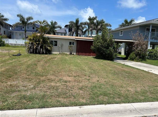 17610 1ST STREET E, REDINGTON SHORES, FL 33708