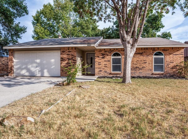 5221 Alpha Drive, The Colony, TX 75056