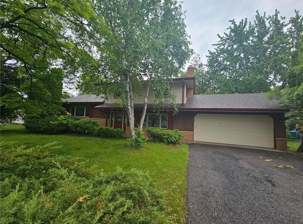 7740 Arlington Avenue N, Brooklyn Park, MN 55443