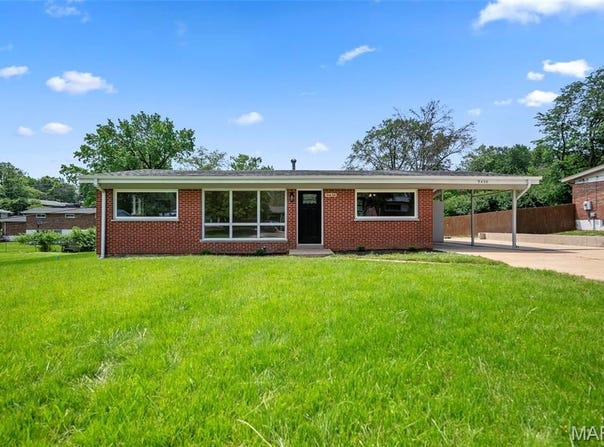 9438 Laguna Drive, St Louis, MO 63132