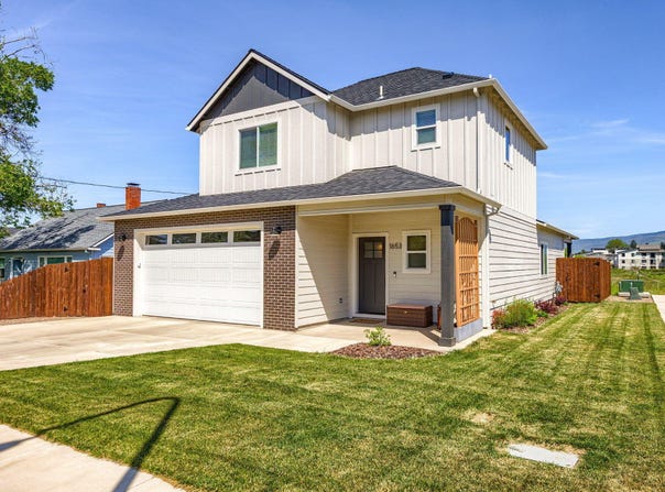 1653 Thomas Road, Medford, OR 97501