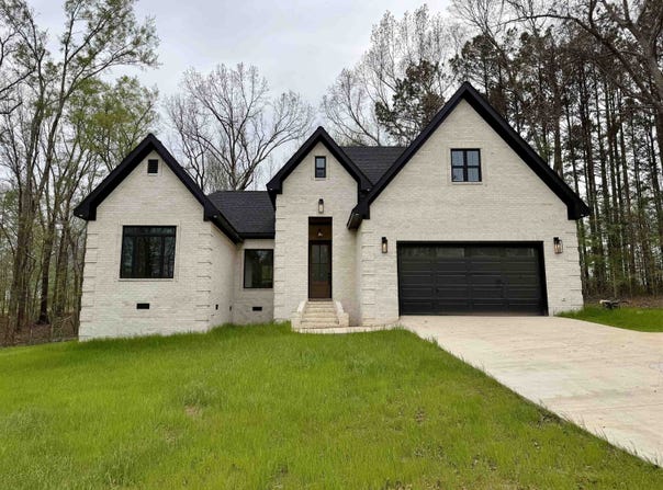 25 CRESCENT Ln, Selmer, TN 38375