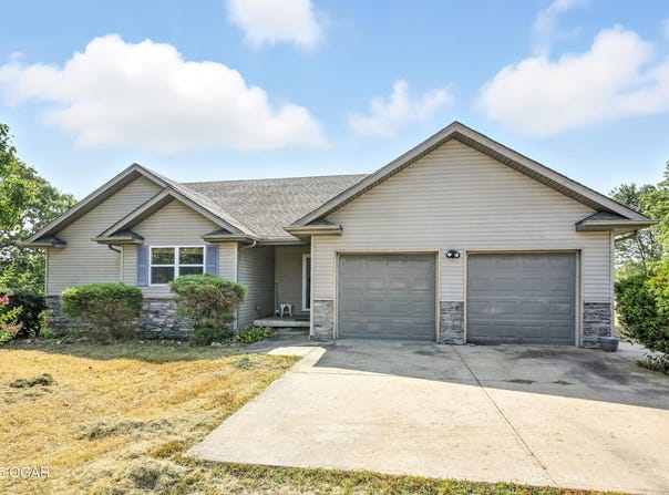 21059 Lawrence 2072, Ash Grove, MO 65604