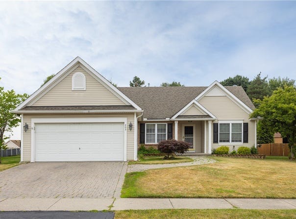203 Westcombe Park, Henrietta, NY 14586
