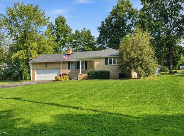 6987 White Oak Drive, Hubbard, OH 44425