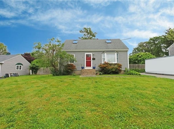 23 Sherman Lane, Middletown, RI 02842