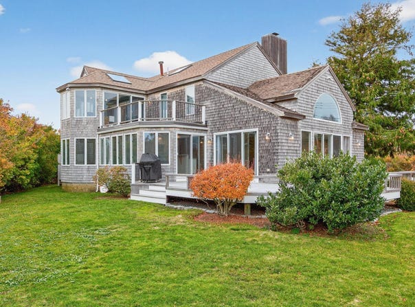 15 Hedge Lane, Falmouth, MA 02540