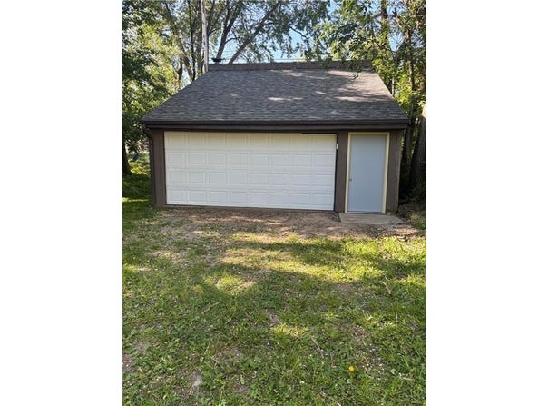 5102 VALLEY Lane, St Joseph, MO 64503
