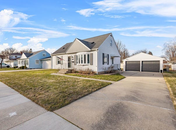 1210 THORNDALE Street, GREEN BAY, WI 54304
