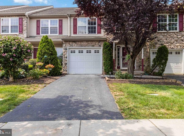 25 CAROUSEL CIRCLE, HERSHEY, PA 17033