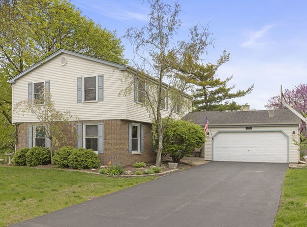 1658 Apache Drive, Naperville, IL 60563