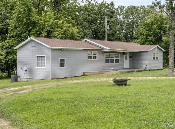 10771 Crest Road, Dixon, MO 65459