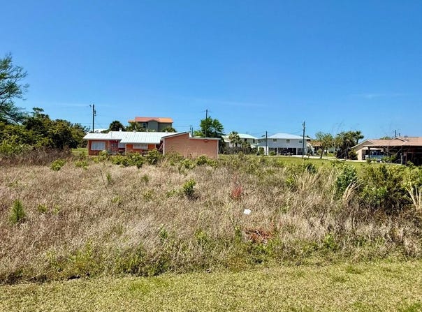 133 Pine St, Mexico Beach, FL 32456